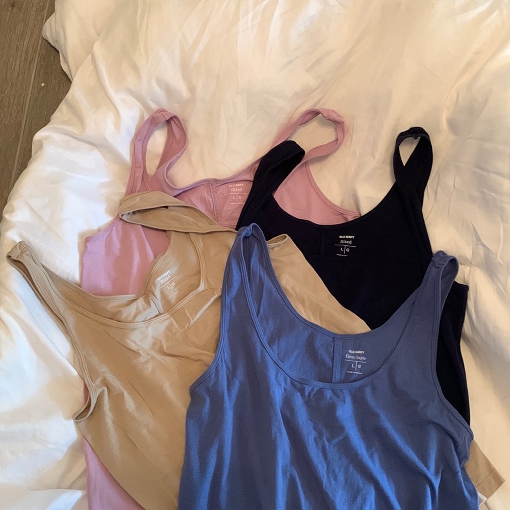 4 Old navy fitted tanks
